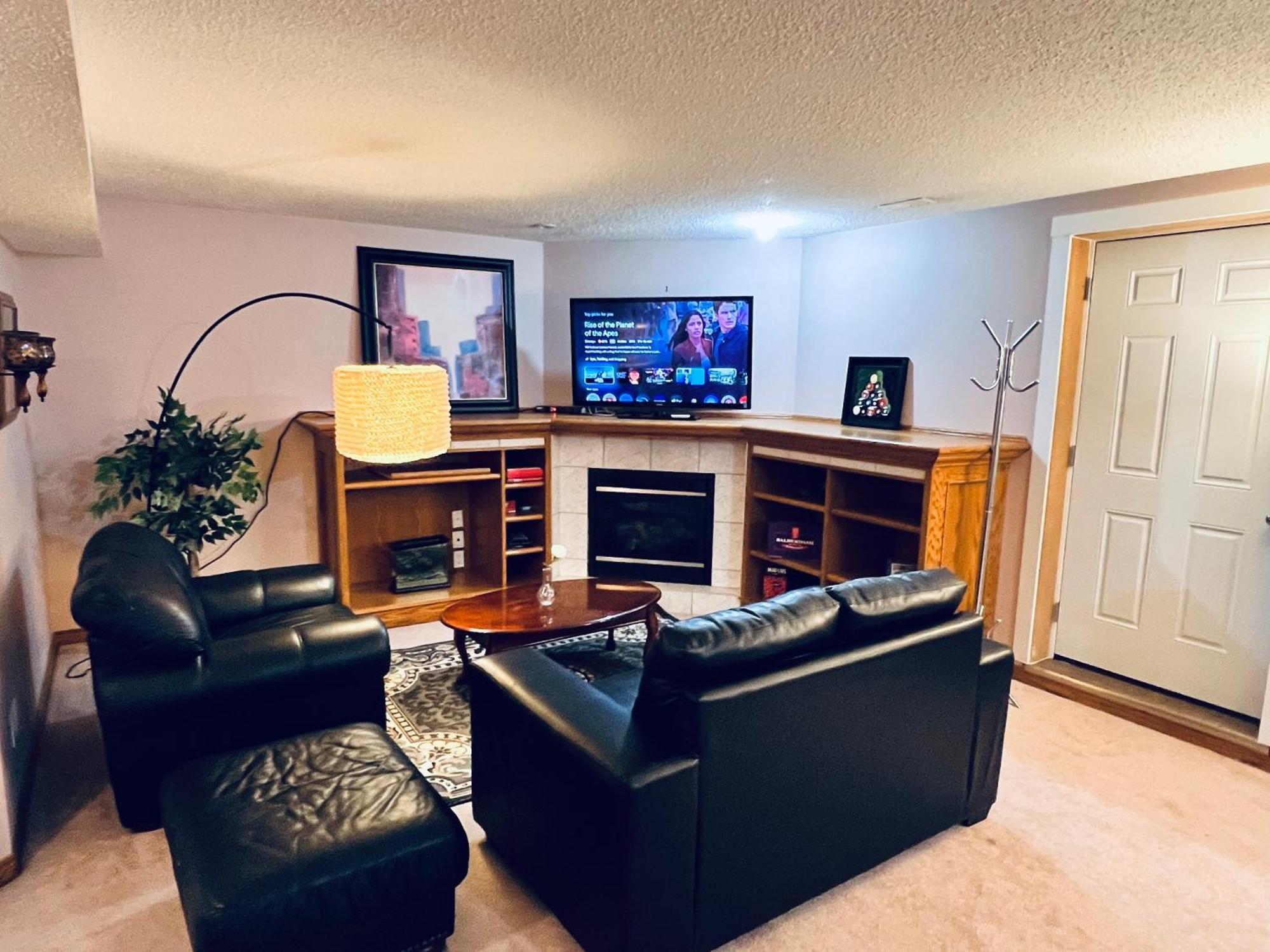 A Classic Homely Basement Suite! Chestermere Bagian luar foto
