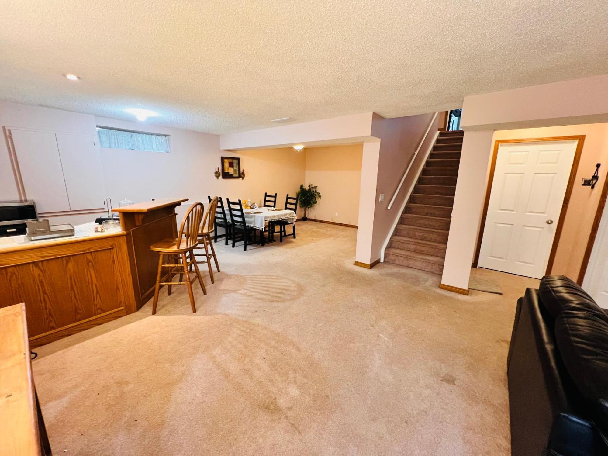 A Classic Homely Basement Suite! Chestermere Bagian luar foto