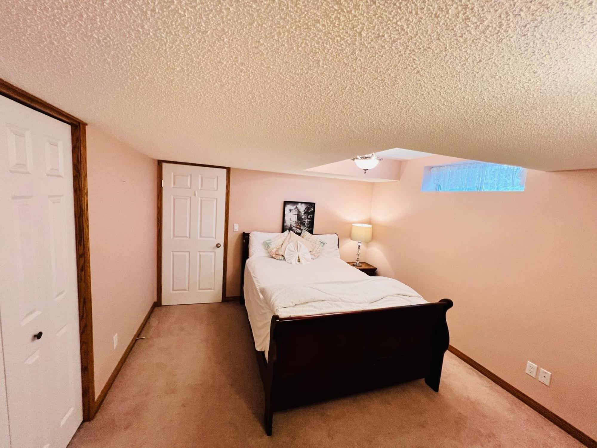 A Classic Homely Basement Suite! Chestermere Bagian luar foto