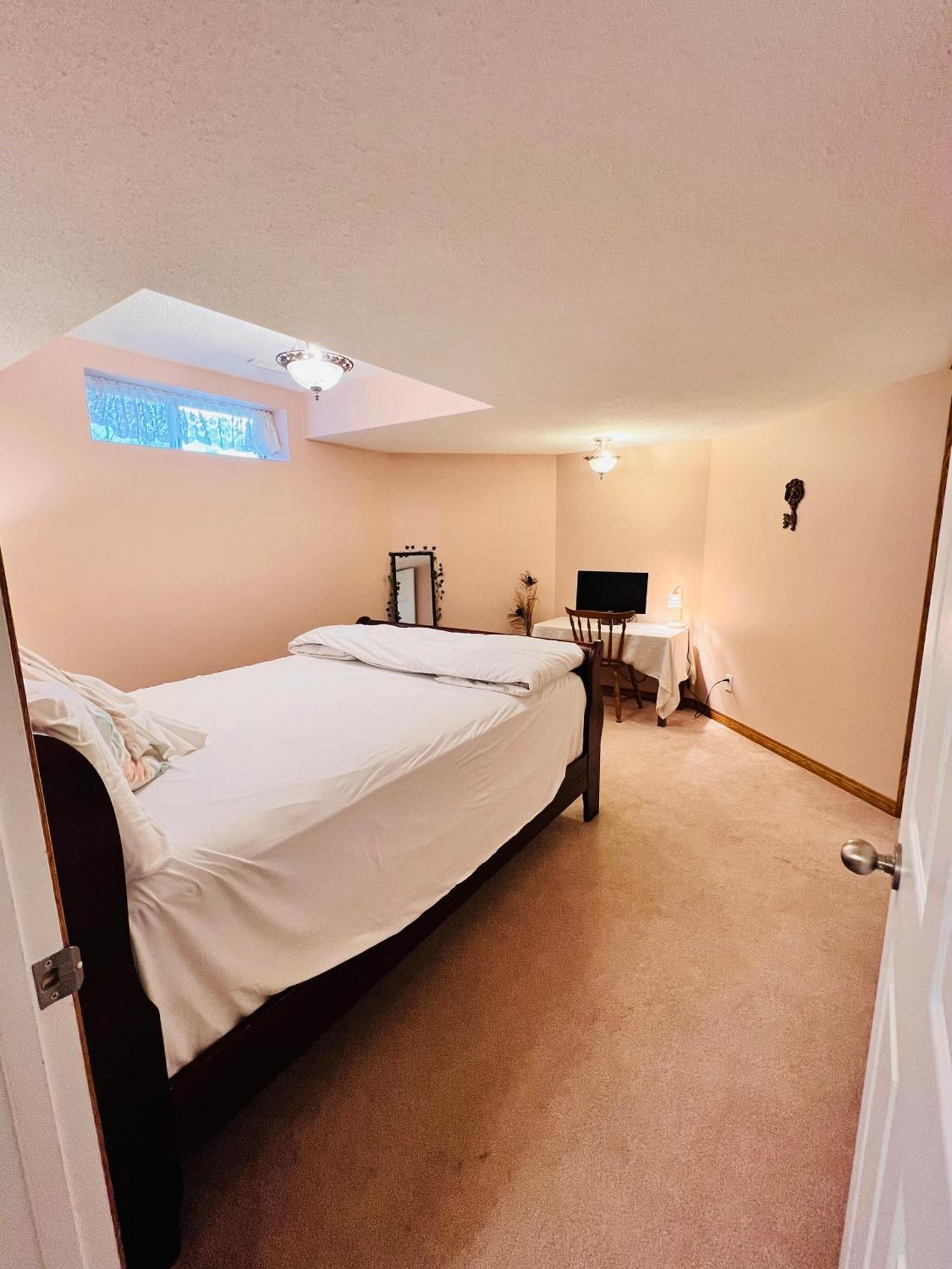 A Classic Homely Basement Suite! Chestermere Bagian luar foto